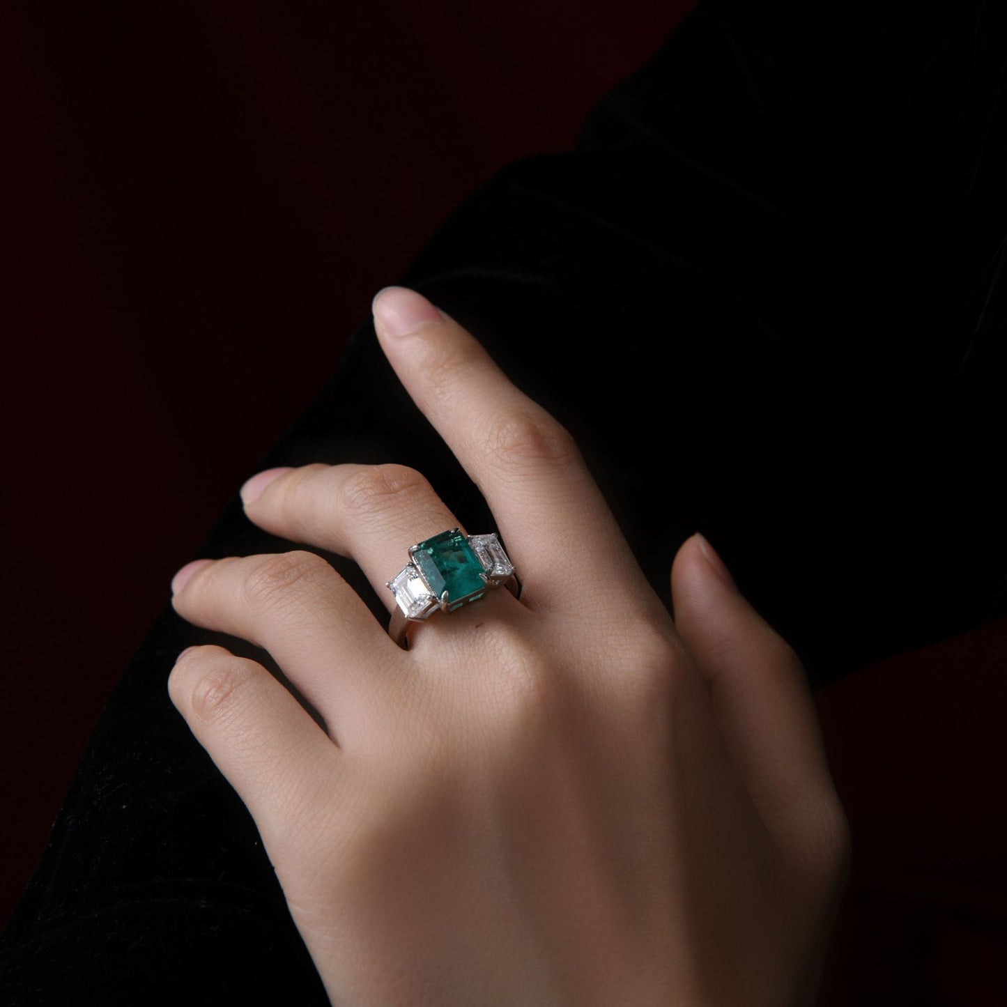 4 Carat Emerald-Green High Carbon Diamond Ring – Sterling Silver 8×11mm Minimalist European Luxury