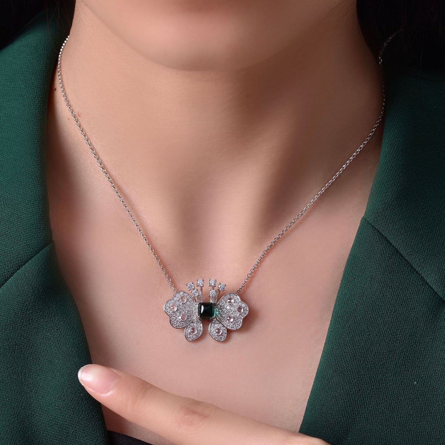 Bestseller 1.5Ct Sugarloaf Zambian Color Lab-Grown Emerald Butterfly 925 Silver Necklace, 40+5cm