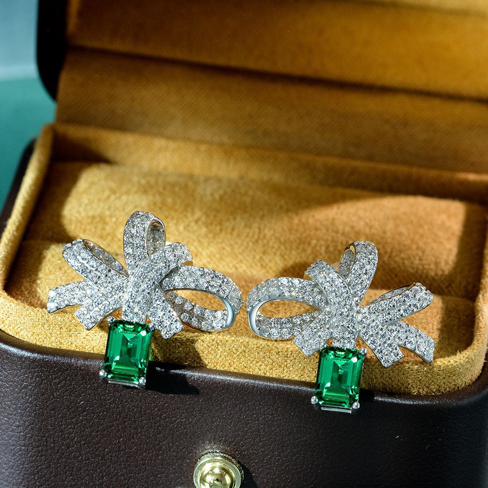 Sterling silver S925 earrings with emerald stud