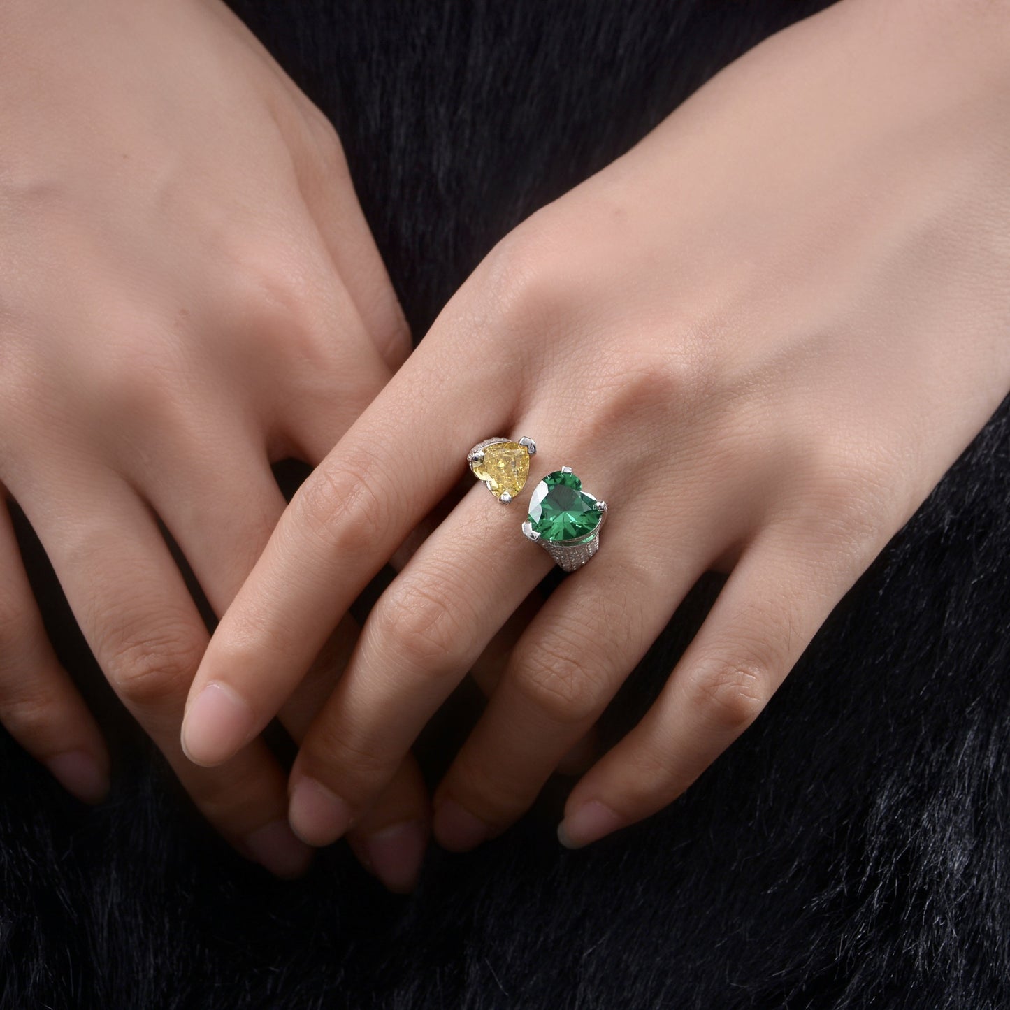 4 Carat Heart Cut Ice-Flower High Carbon Diamond Ring – S925 Silver 8×8mm Contrast Color Luxury Design