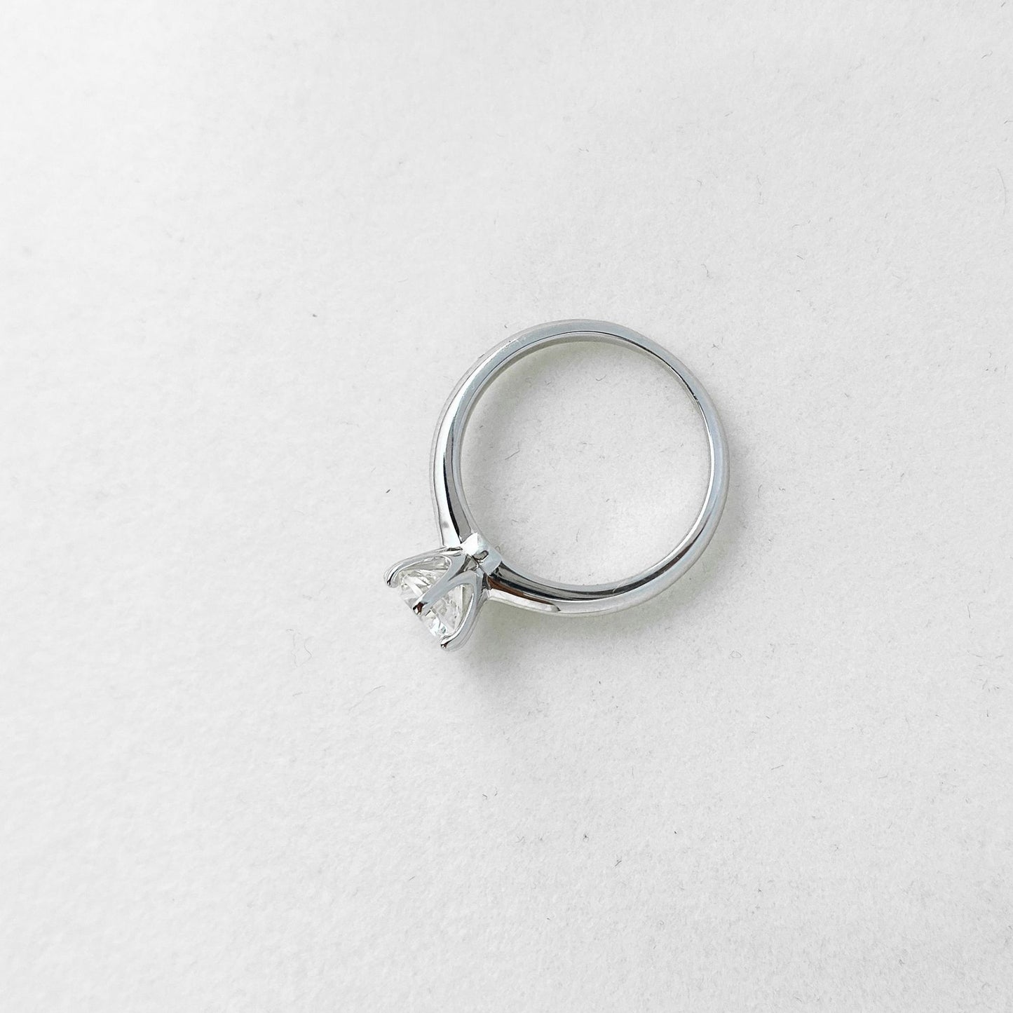 1 Carat White G Round Cut High Carbon Diamond Ring – 6.5mm Sterling Silver Elegant Women’s Design