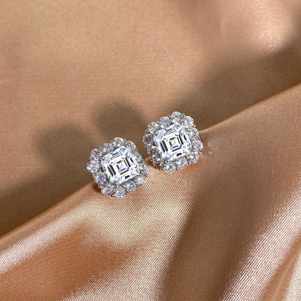 Sterling silver earrings S925 Vintage Square Stud Earrings - Versatile 2 Carat Diamond Elegance