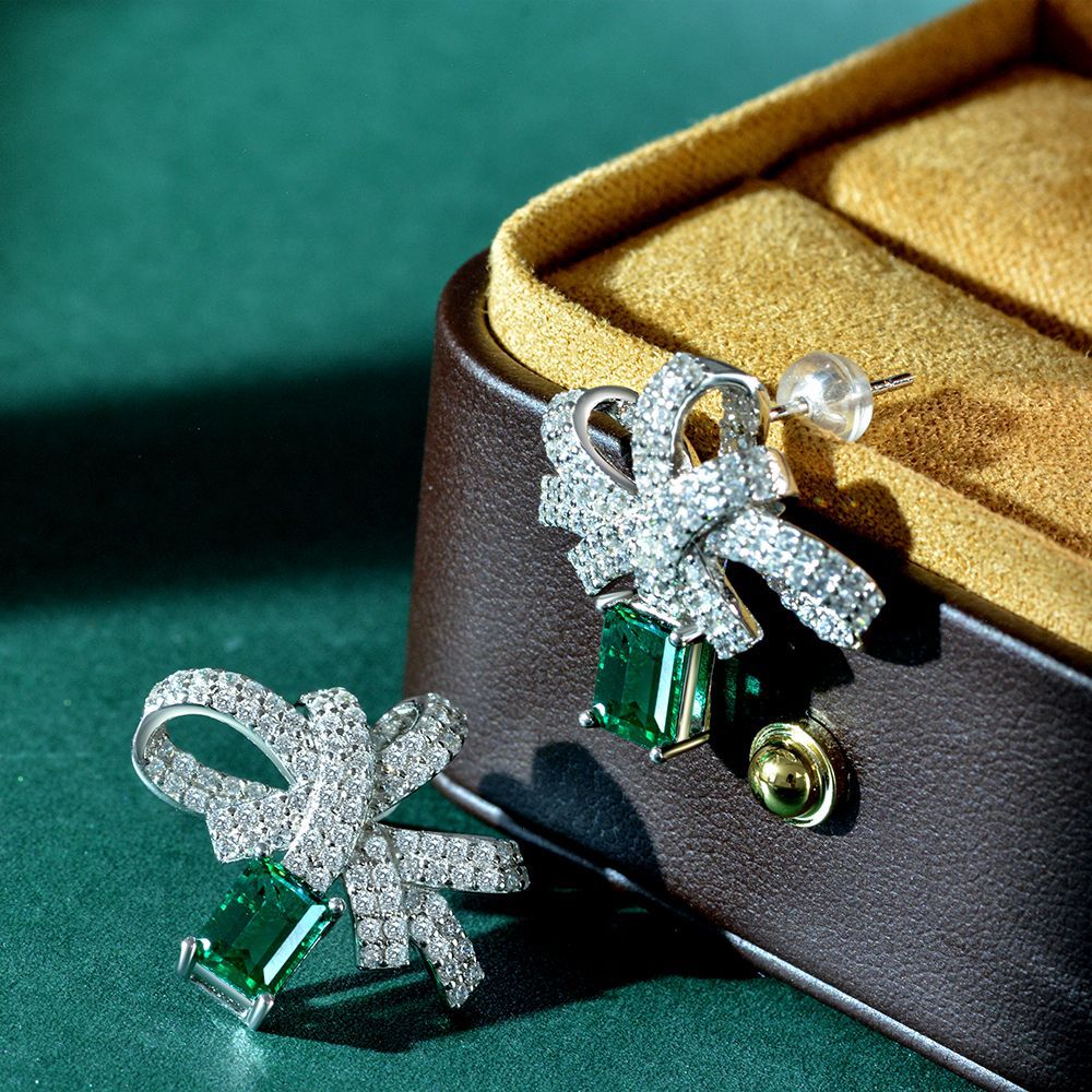 Sterling silver S925 earrings with emerald stud