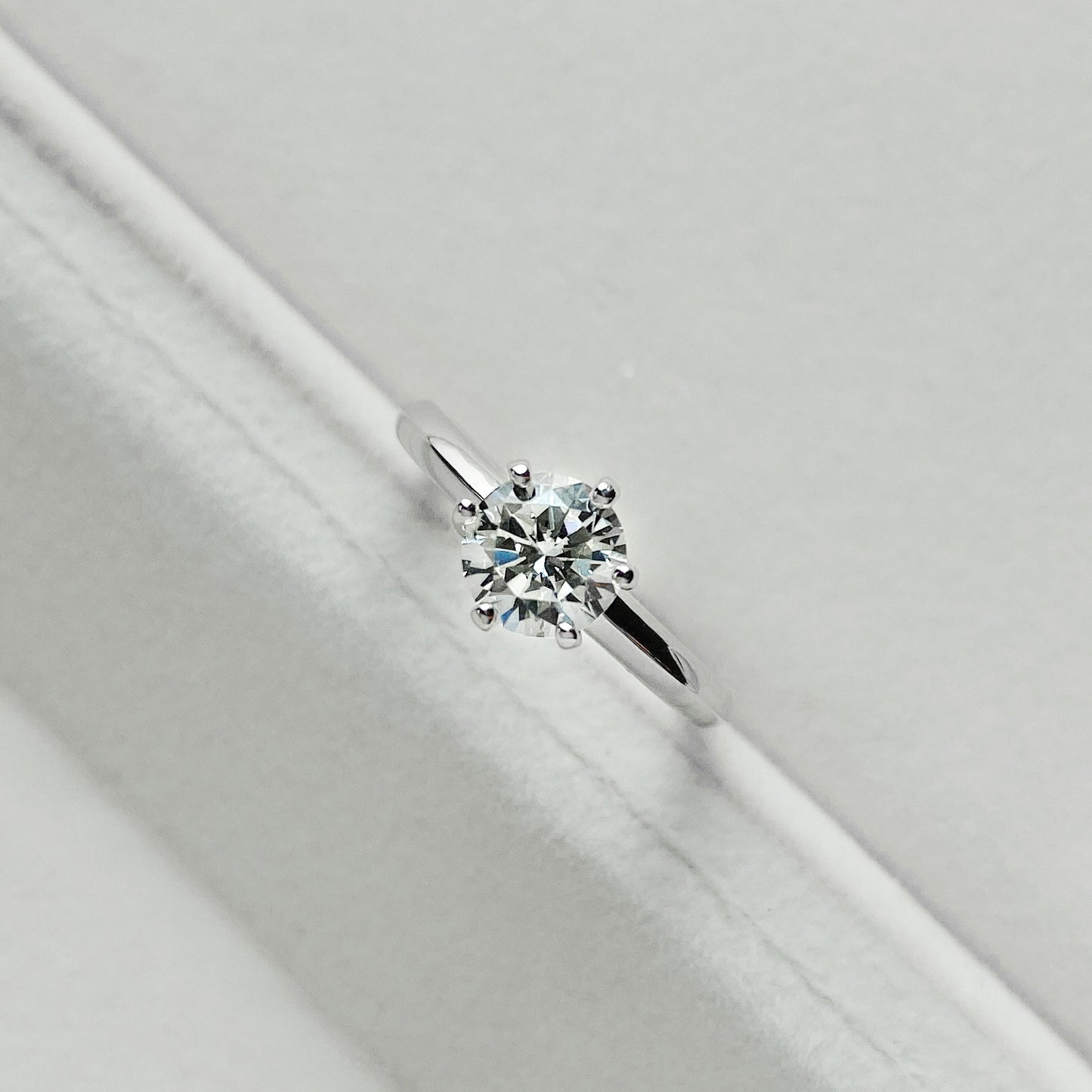 1 Carat White G Round Cut High Carbon Diamond Ring – 6.5mm Sterling Silver Elegant Women’s Design