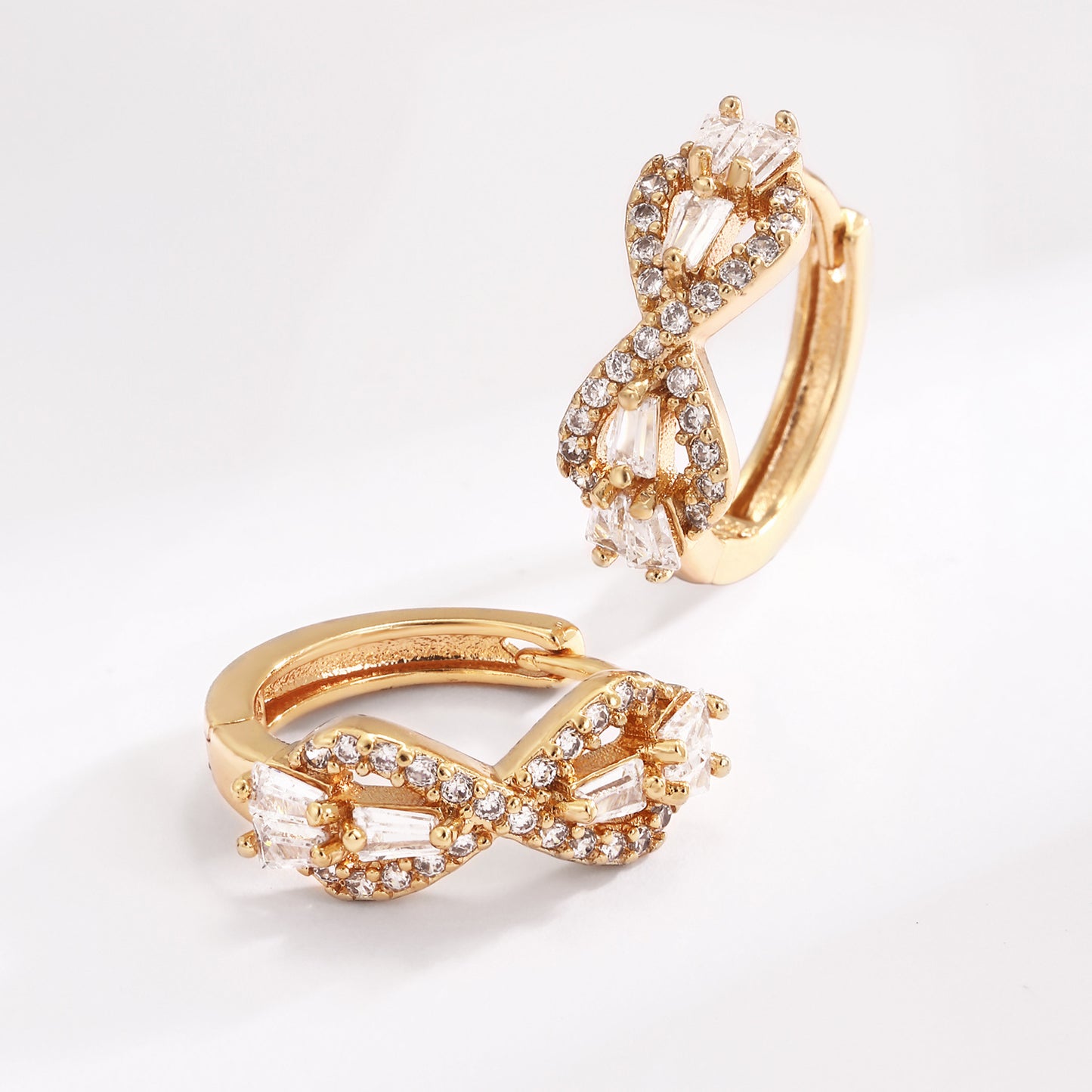 18k Gold plated earrings infinite shape rose gold clip